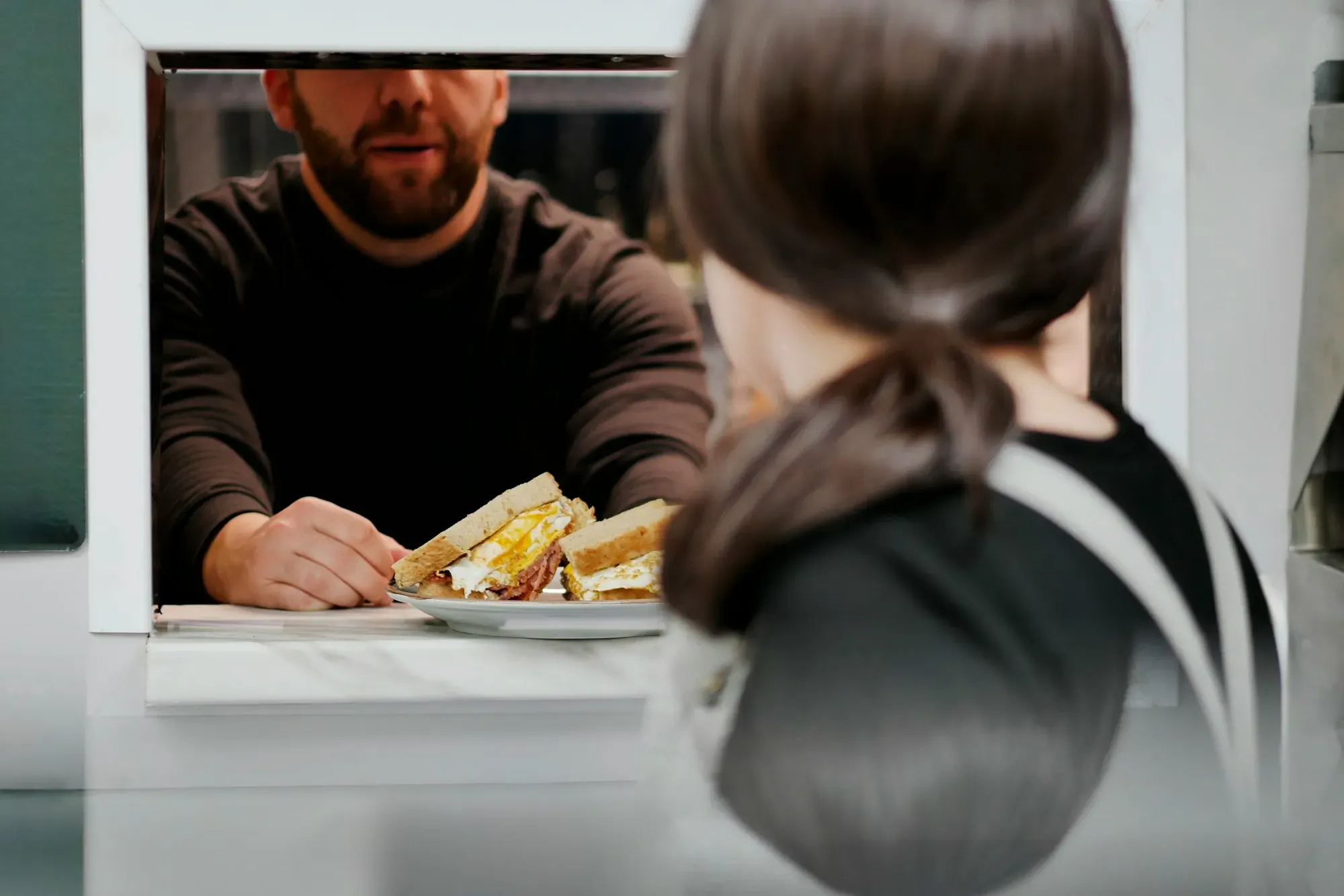 Commande en ligne au restaurant : reprendre la vente à emporter aux plateformes